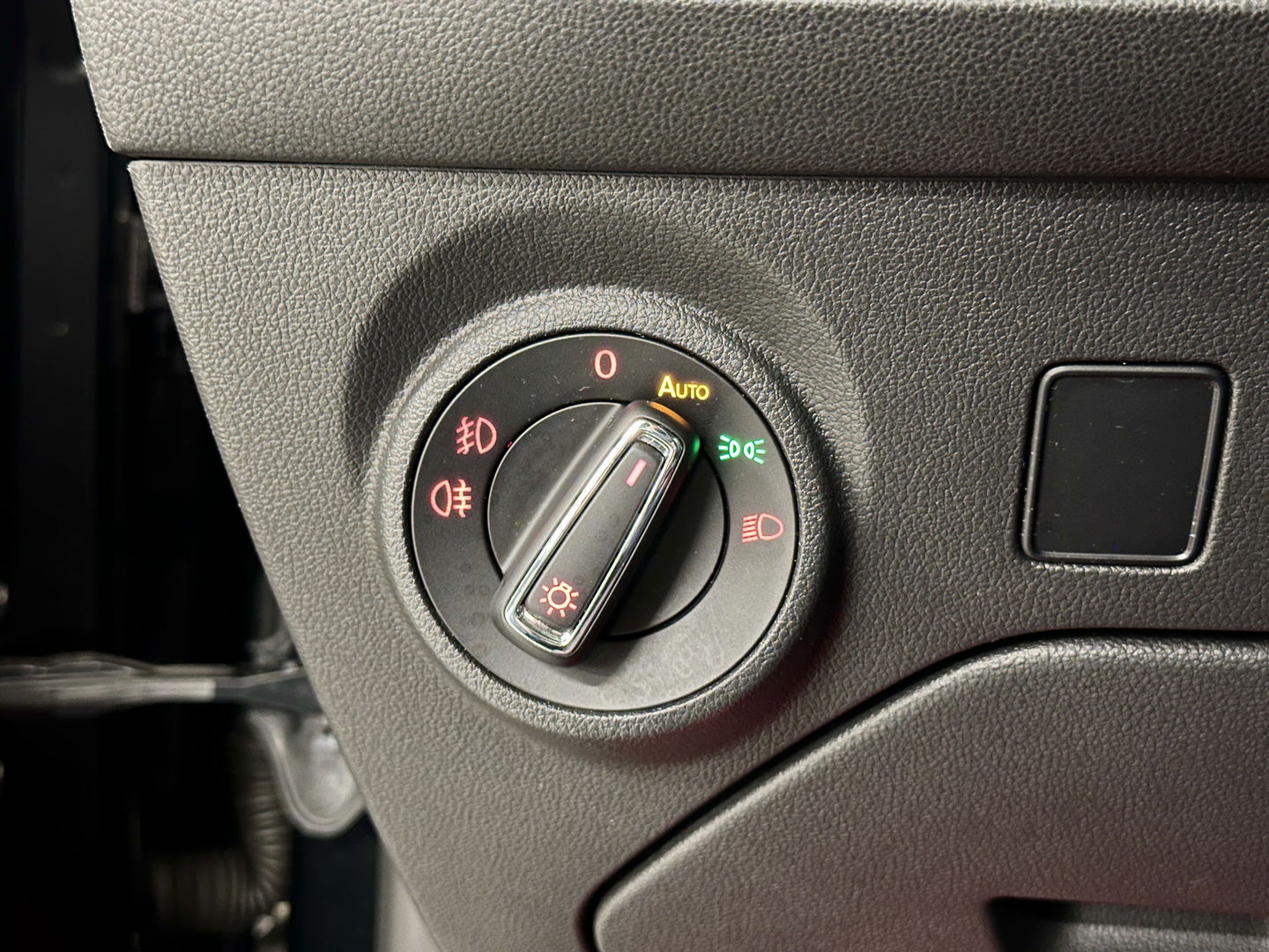 SEAT Leon 1.4 TSI FR | Cruise Control | Parkeersensoren | Stoelverwarming | Rijmodusregeling | Sfeerverlichting | Bluetooth | Seat Sound