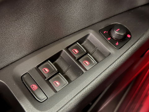 SEAT Leon 1.4 TSI FR | Cruise Control | Parkeersensoren | Stoelverwarming | Rijmodusregeling | Sfeerverlichting | Bluetooth | Seat Sound