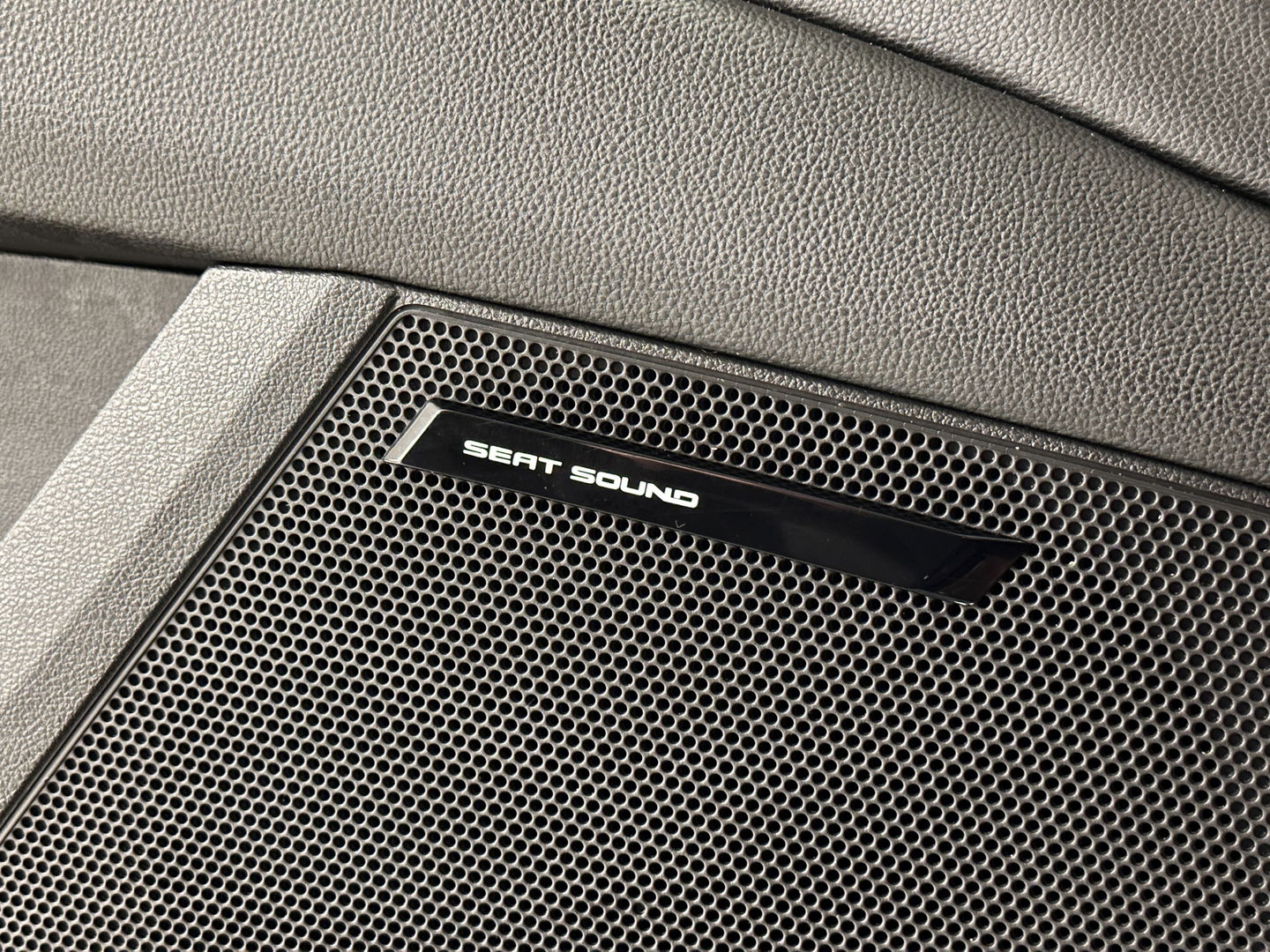 SEAT Leon 1.4 TSI FR | Cruise Control | Parkeersensoren | Stoelverwarming | Rijmodusregeling | Sfeerverlichting | Bluetooth | Seat Sound