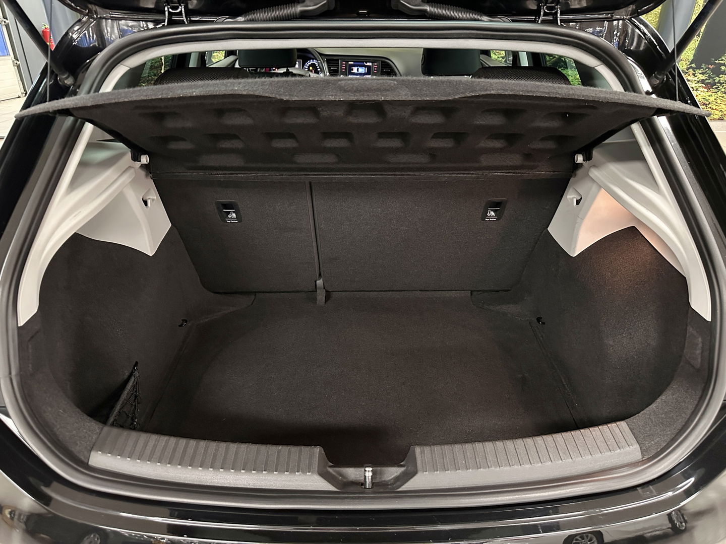 SEAT Leon 1.4 TSI FR | Cruise Control | Parkeersensoren | Stoelverwarming | Rijmodusregeling | Sfeerverlichting | Bluetooth | Seat Sound