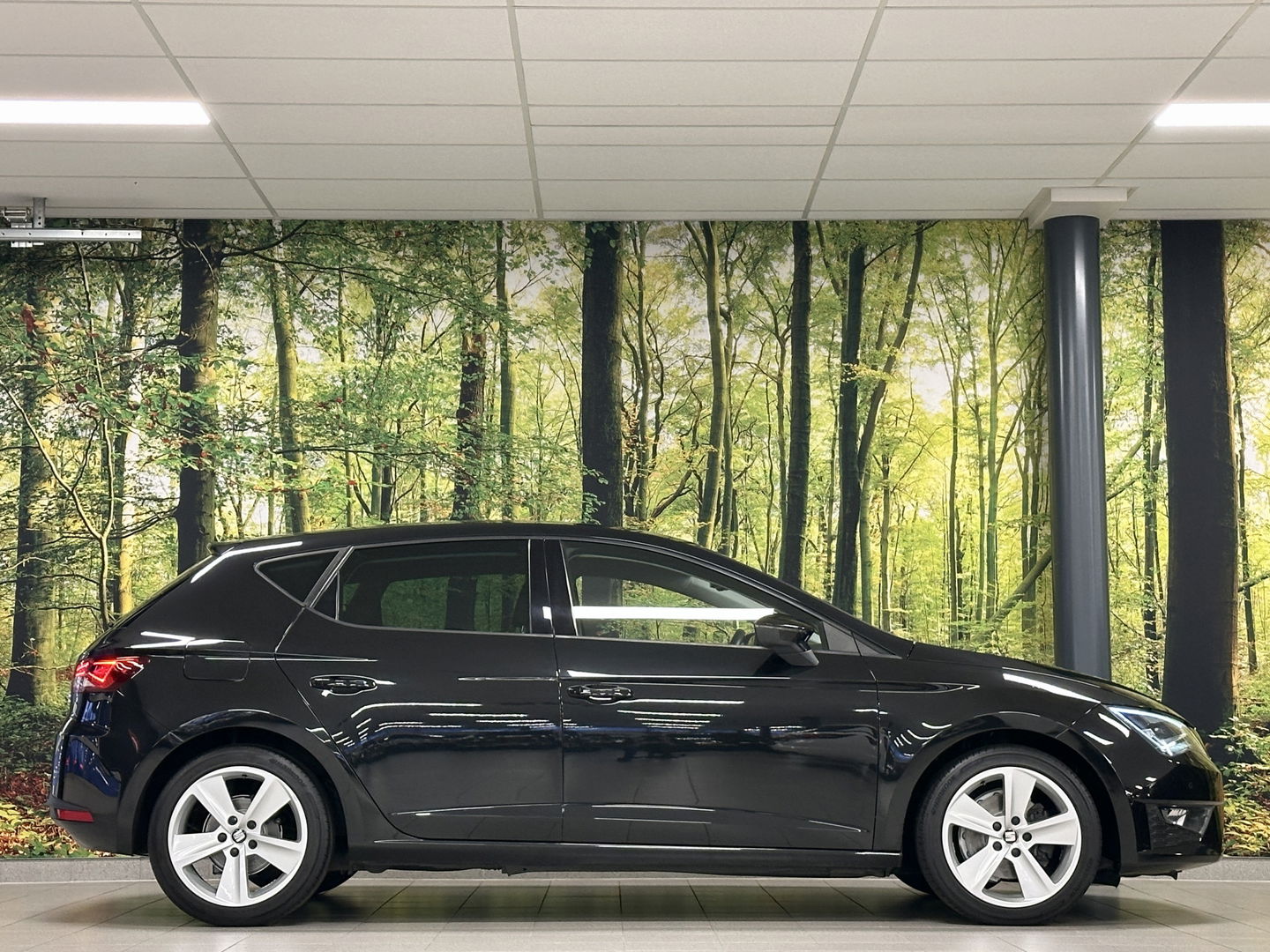 SEAT Leon 1.4 TSI FR | Cruise Control | Parkeersensoren | Stoelverwarming | Rijmodusregeling | Sfeerverlichting | Bluetooth | Seat Sound