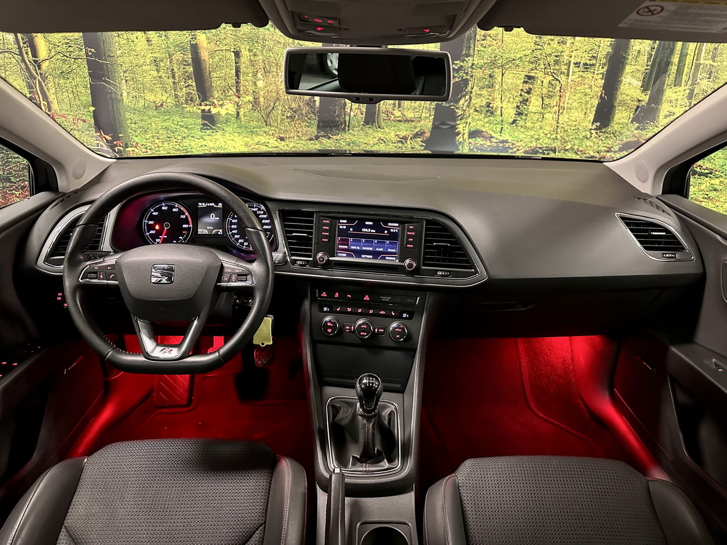 SEAT Leon 1.4 TSI FR | Cruise Control | Parkeersensoren | Stoelverwarming | Rijmodusregeling | Sfeerverlichting | Bluetooth | Seat Sound