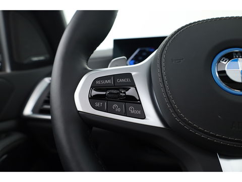 BMW X5 xDrive50e M Sport Pro | Iconic Glow | | Pano | Soft Close | HUD | Luchtvering | Harman Kardon | Elek. Trekhaak |