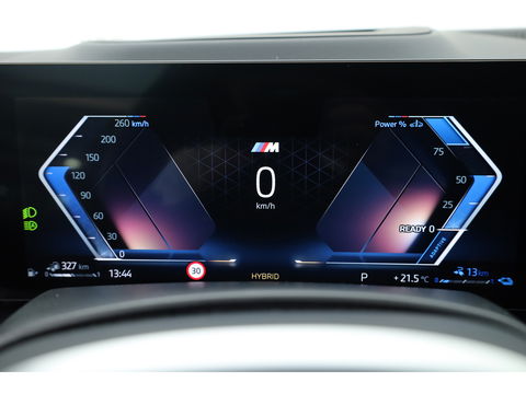 BMW X5 xDrive50e M Sport Pro | Iconic Glow | | Pano | Soft Close | HUD | Luchtvering | Harman Kardon | Elek. Trekhaak |