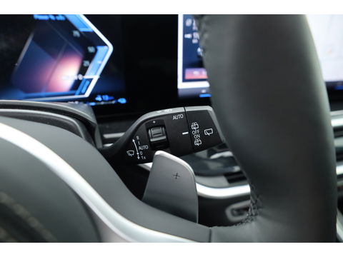 BMW X5 xDrive50e M Sport Pro | Iconic Glow | | Pano | Soft Close | HUD | Luchtvering | Harman Kardon | Elek. Trekhaak |