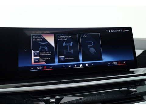 BMW X5 xDrive50e M Sport Pro | Iconic Glow | | Pano | Soft Close | HUD | Luchtvering | Harman Kardon | Elek. Trekhaak |