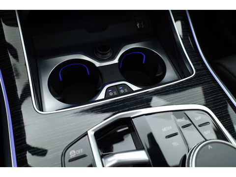 BMW X5 xDrive50e M Sport Pro | Iconic Glow | | Pano | Soft Close | HUD | Luchtvering | Harman Kardon | Elek. Trekhaak |