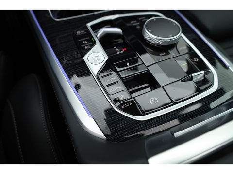 BMW X5 xDrive50e M Sport Pro | Iconic Glow | | Pano | Soft Close | HUD | Luchtvering | Harman Kardon | Elek. Trekhaak |
