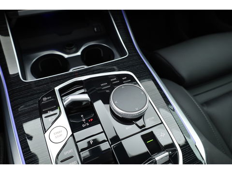 BMW X5 xDrive50e M Sport Pro | Iconic Glow | | Pano | Soft Close | HUD | Luchtvering | Harman Kardon | Elek. Trekhaak |