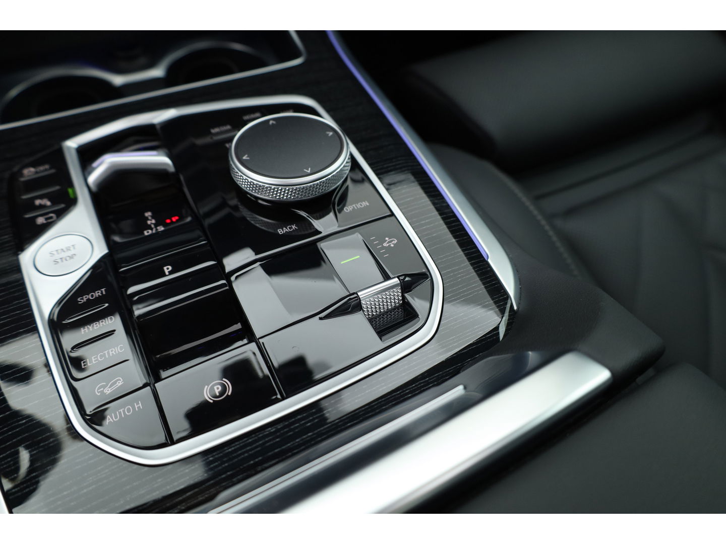 BMW X5 xDrive50e M Sport Pro | Iconic Glow | | Pano | Soft Close | HUD | Luchtvering | Harman Kardon | Elek. Trekhaak |