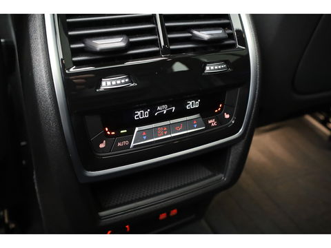 BMW X5 xDrive50e M Sport Pro | Iconic Glow | | Pano | Soft Close | HUD | Luchtvering | Harman Kardon | Elek. Trekhaak |