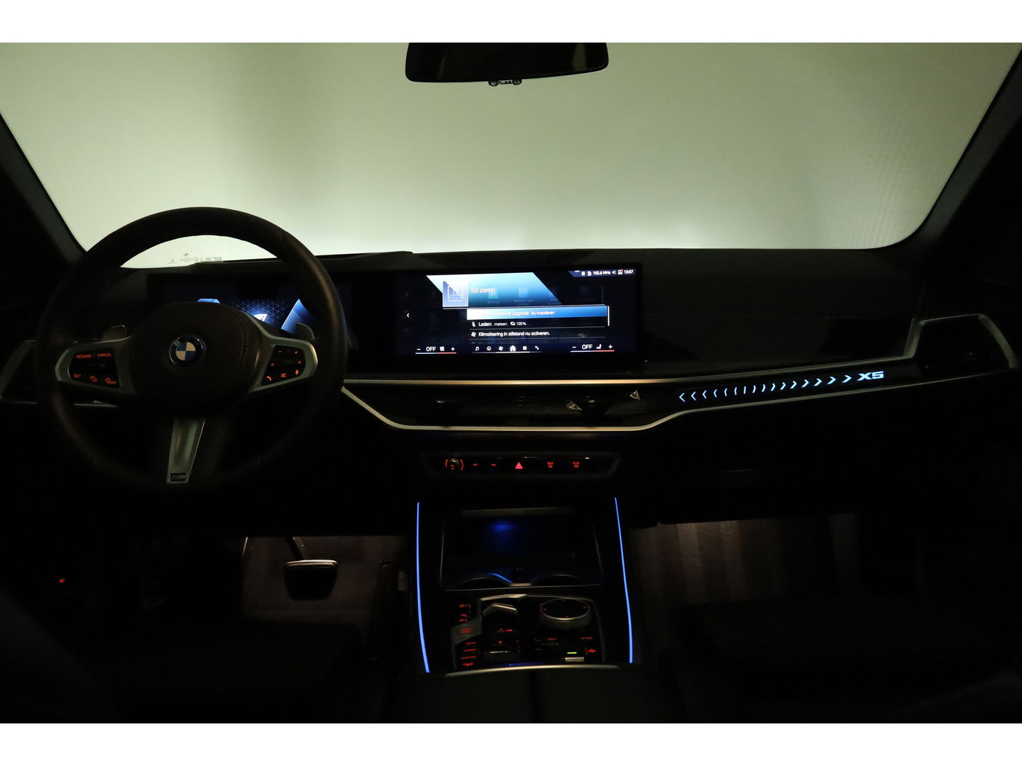 BMW X5 xDrive50e M Sport Pro | Iconic Glow | | Pano | Soft Close | HUD | Luchtvering | Harman Kardon | Elek. Trekhaak |