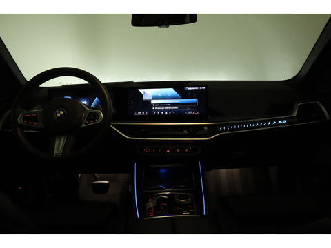BMW X5 xDrive50e M Sport Pro | Iconic Glow | | Pano | Soft Close | HUD | Luchtvering | Harman Kardon | Elek. Trekhaak |