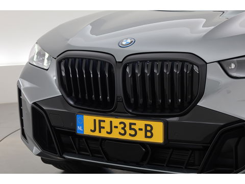 BMW X5 xDrive50e M Sport Pro | Iconic Glow | | Pano | Soft Close | HUD | Luchtvering | Harman Kardon | Elek. Trekhaak |