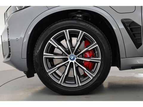 BMW X5 xDrive50e M Sport Pro | Iconic Glow | | Pano | Soft Close | HUD | Luchtvering | Harman Kardon | Elek. Trekhaak |