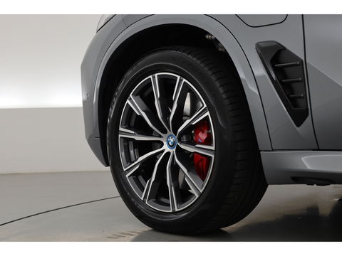 BMW X5 xDrive50e M Sport Pro | Iconic Glow | | Pano | Soft Close | HUD | Luchtvering | Harman Kardon | Elek. Trekhaak |