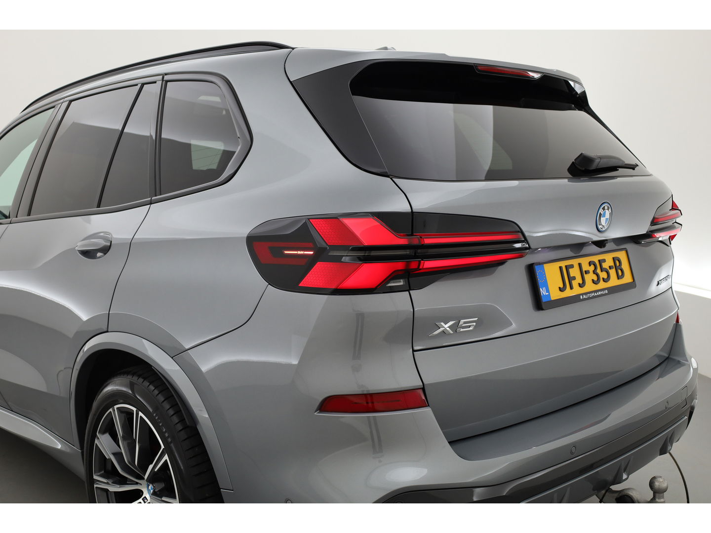 BMW X5 xDrive50e M Sport Pro | Iconic Glow | | Pano | Soft Close | HUD | Luchtvering | Harman Kardon | Elek. Trekhaak |