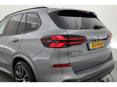 BMW X5 xDrive50e M Sport Pro | Iconic Glow | | Pano | Soft Close | HUD | Luchtvering | Harman Kardon | Elek. Trekhaak |