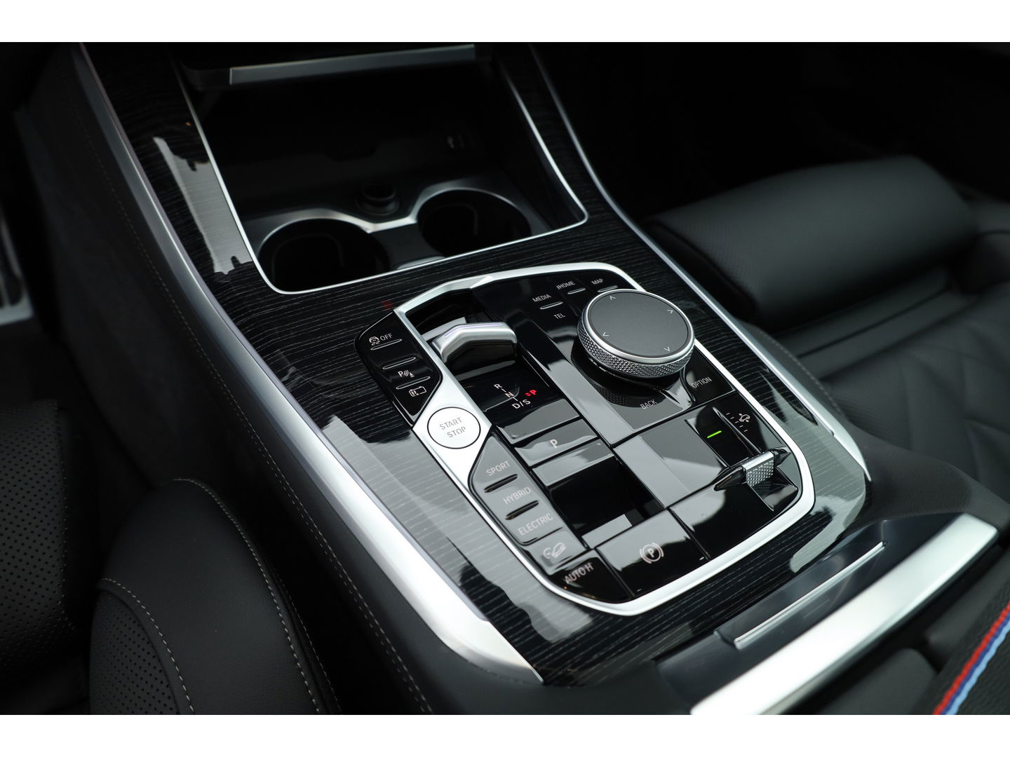 BMW X5 xDrive50e M Sport Pro | Iconic Glow | | Pano | Soft Close | HUD | Luchtvering | Harman Kardon | Elek. Trekhaak |