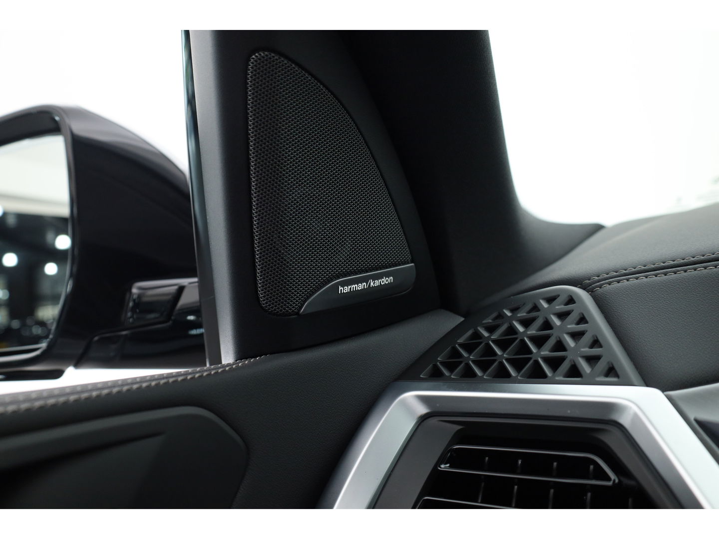 BMW X5 xDrive50e M Sport Pro | Iconic Glow | | Pano | Soft Close | HUD | Luchtvering | Harman Kardon | Elek. Trekhaak |