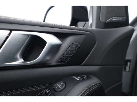 BMW X5 xDrive50e M Sport Pro | Iconic Glow | | Pano | Soft Close | HUD | Luchtvering | Harman Kardon | Elek. Trekhaak |