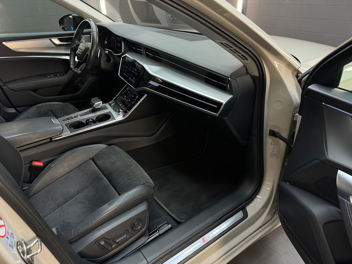 Audi A6 Avant 55 TFSI e quattro Competition Pano|Memory|HuD