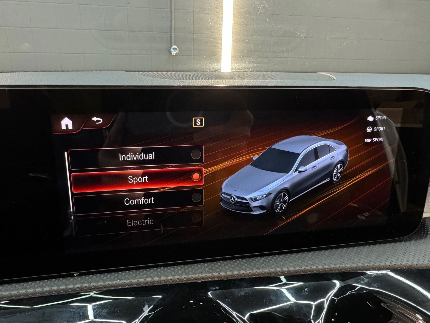 Mercedes-Benz A-Klasse 250 e Premium Plus Keyless|Sfeer|360c