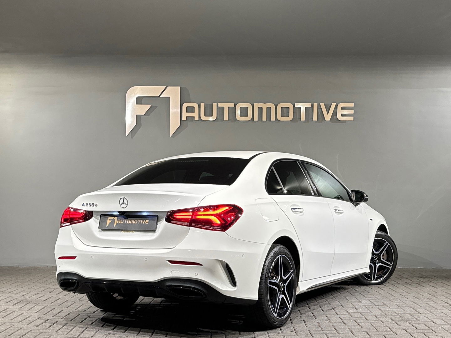 Mercedes-Benz A-Klasse 250 e Premium Plus Keyless|Sfeer|360c