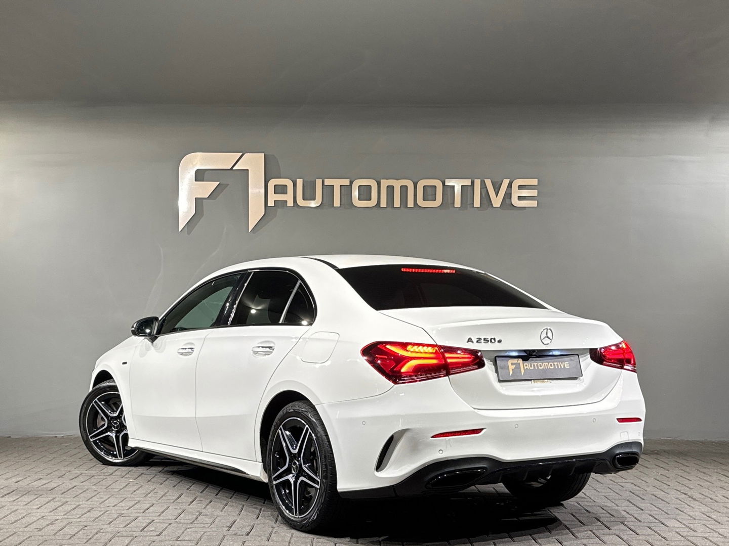 Mercedes-Benz A-Klasse 250 e Premium Plus Keyless|Sfeer|360c