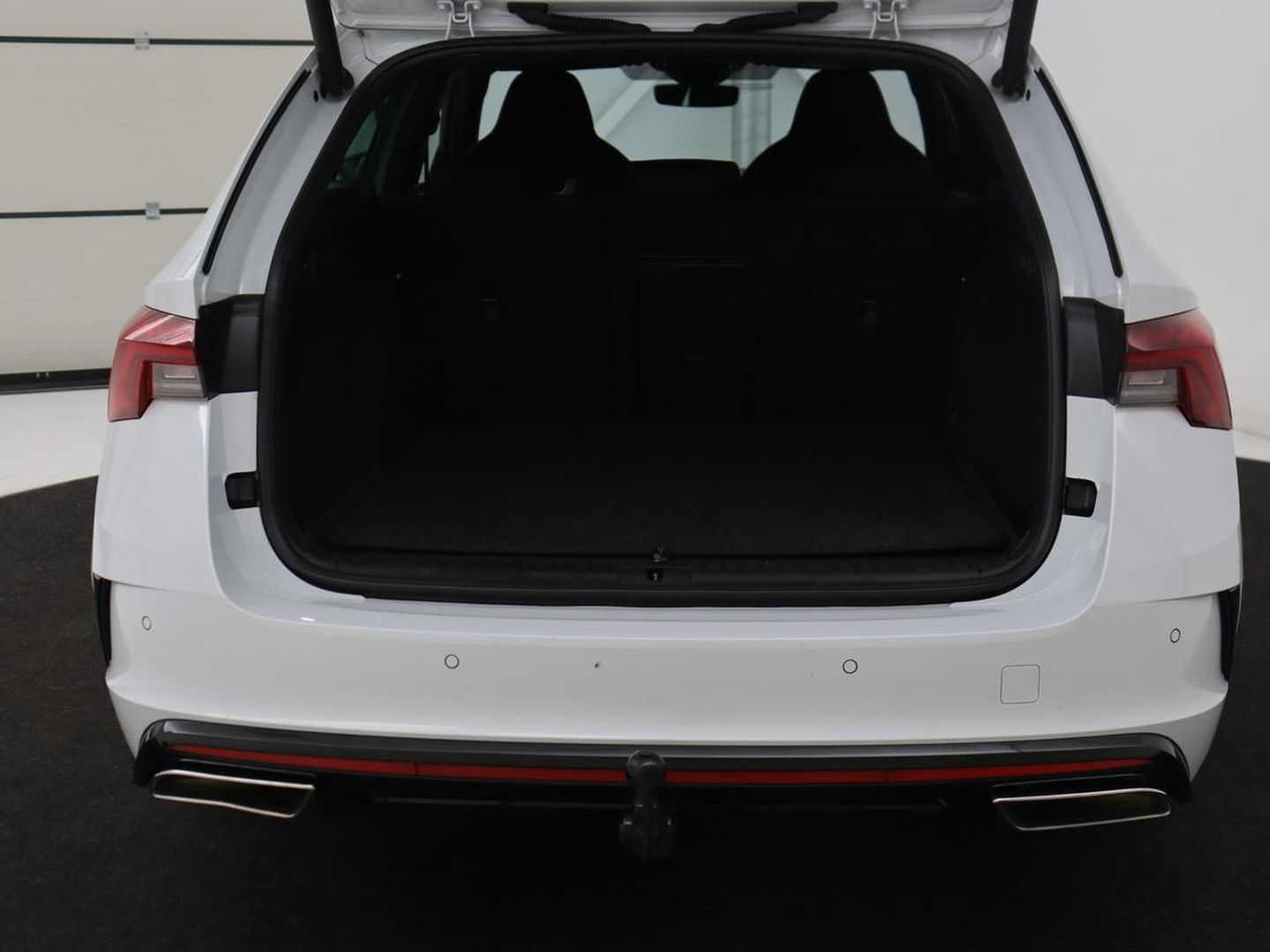 Škoda Octavia 2.0 TSI RS | 245pk | Trekhaak | Stoelverwarming | Adaptive cruise | Camera | Sfeerverlichting | Navigatie | Canton Sound | Sportstoelen | Virtual Cockpit | Full LED