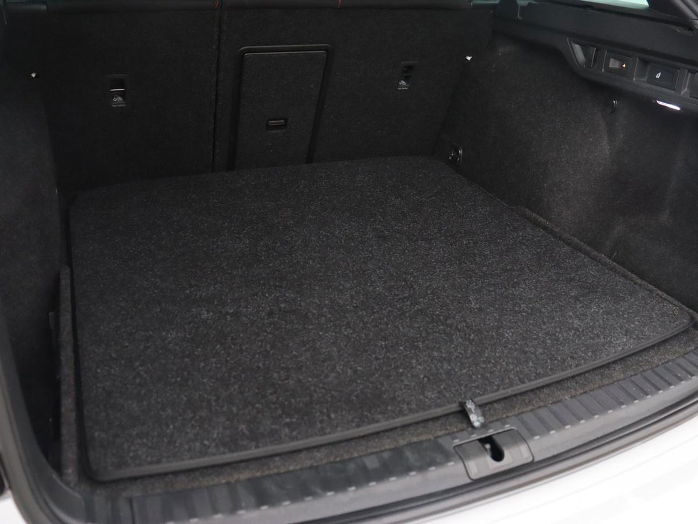 Škoda Octavia 2.0 TSI RS | 245pk | Trekhaak | Stoelverwarming | Adaptive cruise | Camera | Sfeerverlichting | Navigatie | Canton Sound | Sportstoelen | Virtual Cockpit | Full LED