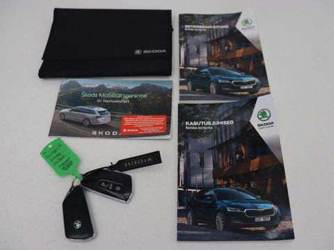 Škoda Octavia 2.0 TSI RS | 245pk | Trekhaak | Stoelverwarming | Adaptive cruise | Camera | Sfeerverlichting | Navigatie | Canton Sound | Sportstoelen | Virtual Cockpit | Full LED