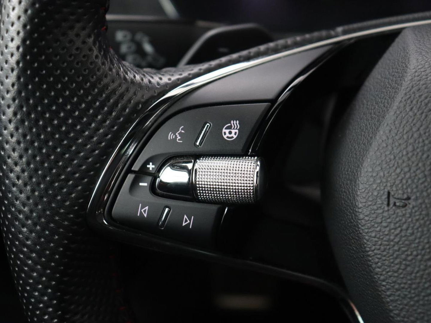 Škoda Octavia 2.0 TSI RS | 245pk | Trekhaak | Stoelverwarming | Adaptive cruise | Camera | Sfeerverlichting | Navigatie | Canton Sound | Sportstoelen | Virtual Cockpit | Full LED