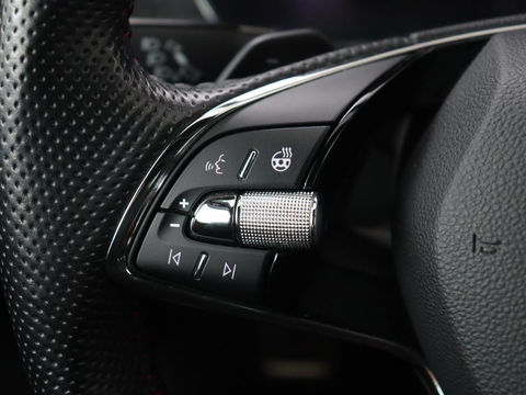 Škoda Octavia 2.0 TSI RS | 245pk | Trekhaak | Stoelverwarming | Adaptive cruise | Camera | Sfeerverlichting | Navigatie | Canton Sound | Sportstoelen | Virtual Cockpit | Full LED