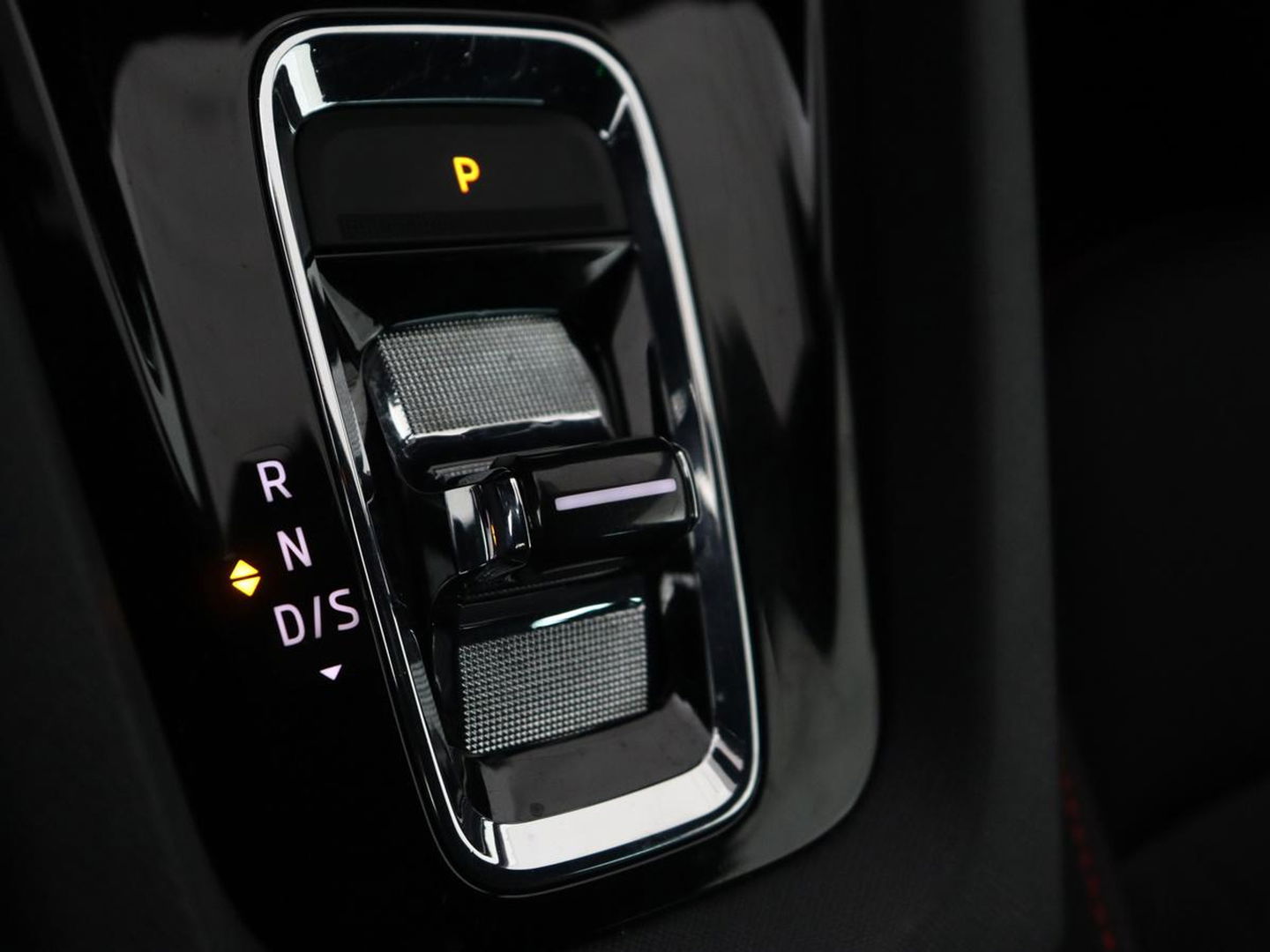 Škoda Octavia 2.0 TSI RS | 245pk | Trekhaak | Stoelverwarming | Adaptive cruise | Camera | Sfeerverlichting | Navigatie | Canton Sound | Sportstoelen | Virtual Cockpit | Full LED