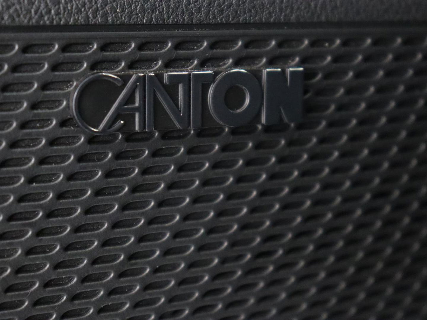 Škoda Octavia 2.0 TSI RS | 245pk | Trekhaak | Stoelverwarming | Adaptive cruise | Camera | Sfeerverlichting | Navigatie | Canton Sound | Sportstoelen | Virtual Cockpit | Full LED