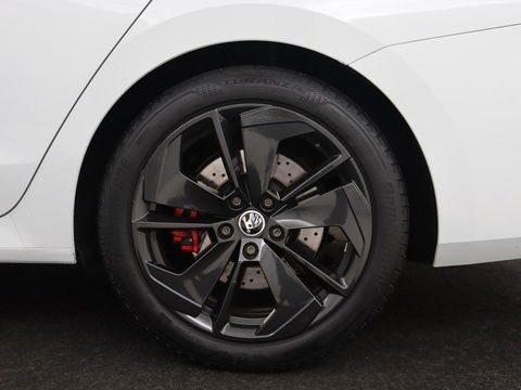 Škoda Octavia 2.0 TSI RS | 245pk | Trekhaak | Stoelverwarming | Adaptive cruise | Camera | Sfeerverlichting | Navigatie | Canton Sound | Sportstoelen | Virtual Cockpit | Full LED