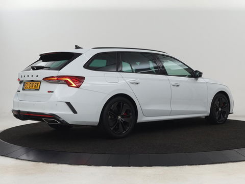 Škoda Octavia 2.0 TSI RS | 245pk | Trekhaak | Stoelverwarming | Adaptive cruise | Camera | Sfeerverlichting | Navigatie | Canton Sound | Sportstoelen | Virtual Cockpit | Full LED