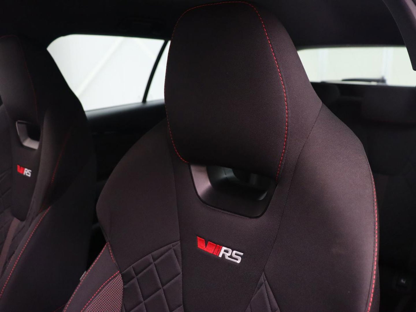 Škoda Octavia 2.0 TSI RS | 245pk | Trekhaak | Stoelverwarming | Adaptive cruise | Camera | Sfeerverlichting | Navigatie | Canton Sound | Sportstoelen | Virtual Cockpit | Full LED