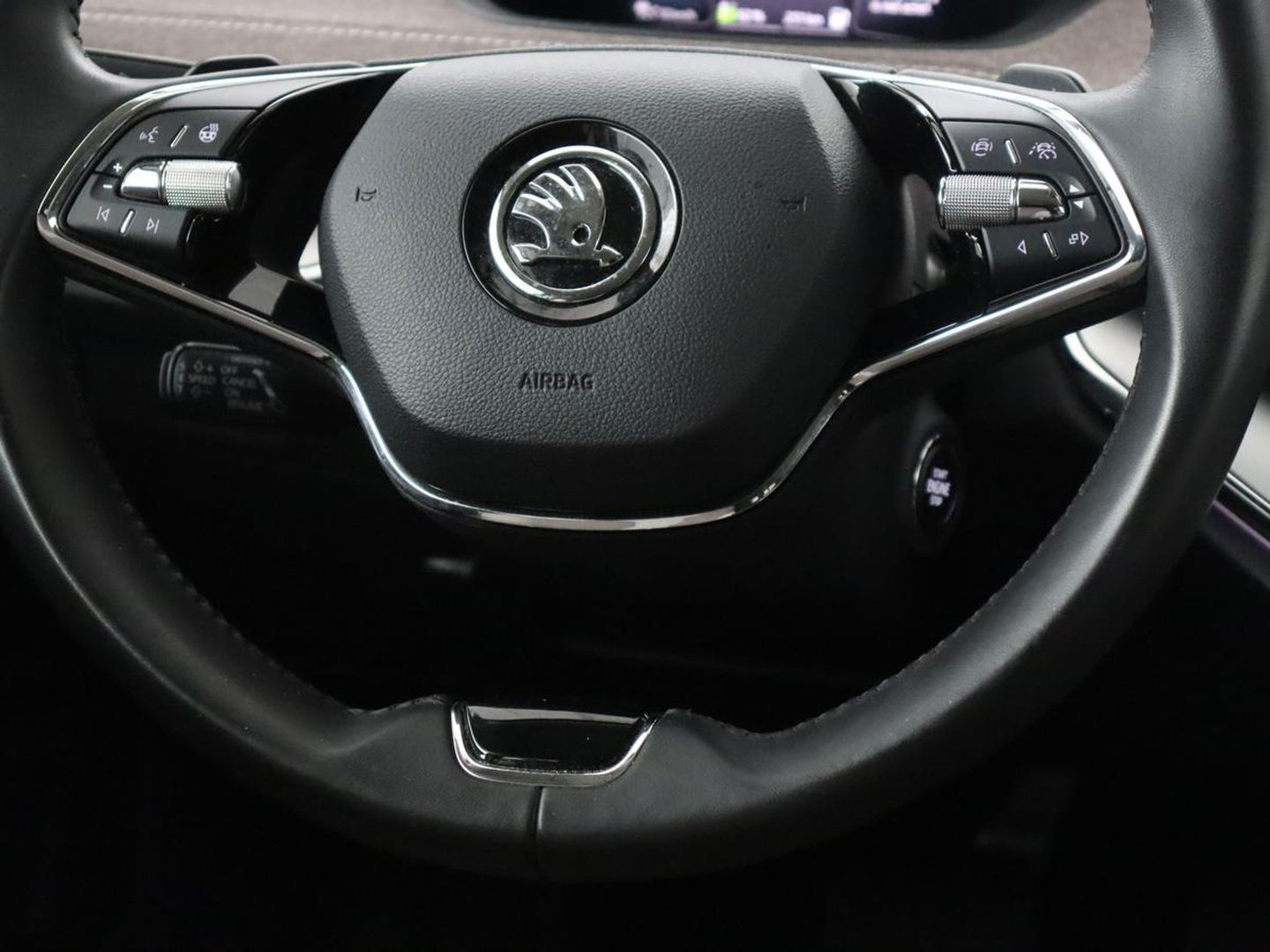 Škoda Enyaq iV 80 | Warmtepomp | Trekhaak | Matrix LED | Adaptive cruise | Keyless | Camera | Half leder | Stuurverwarming | Memory | Navigatie | Climate control | Dodehoek detectie | Getint glas