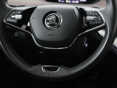 Škoda Enyaq iV 80 | Warmtepomp | Trekhaak | Matrix LED | Adaptive cruise | Keyless | Camera | Half leder | Stuurverwarming | Memory | Navigatie | Climate control | Dodehoek detectie | Getint glas