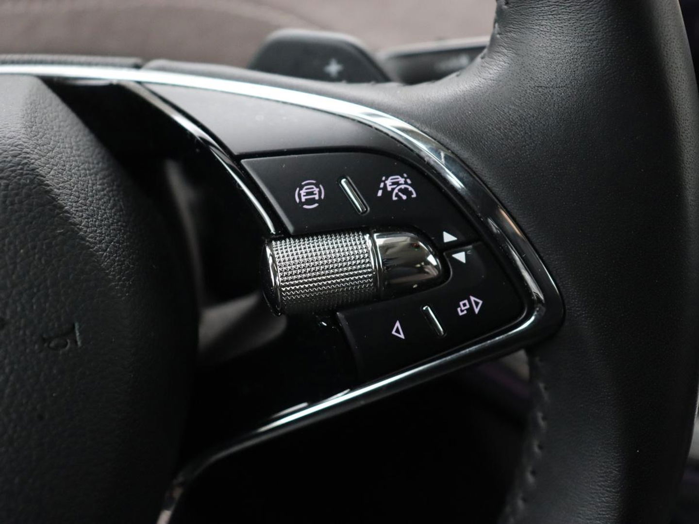 Škoda Enyaq iV 80 | Warmtepomp | Trekhaak | Matrix LED | Adaptive cruise | Keyless | Camera | Half leder | Stuurverwarming | Memory | Navigatie | Climate control | Dodehoek detectie | Getint glas