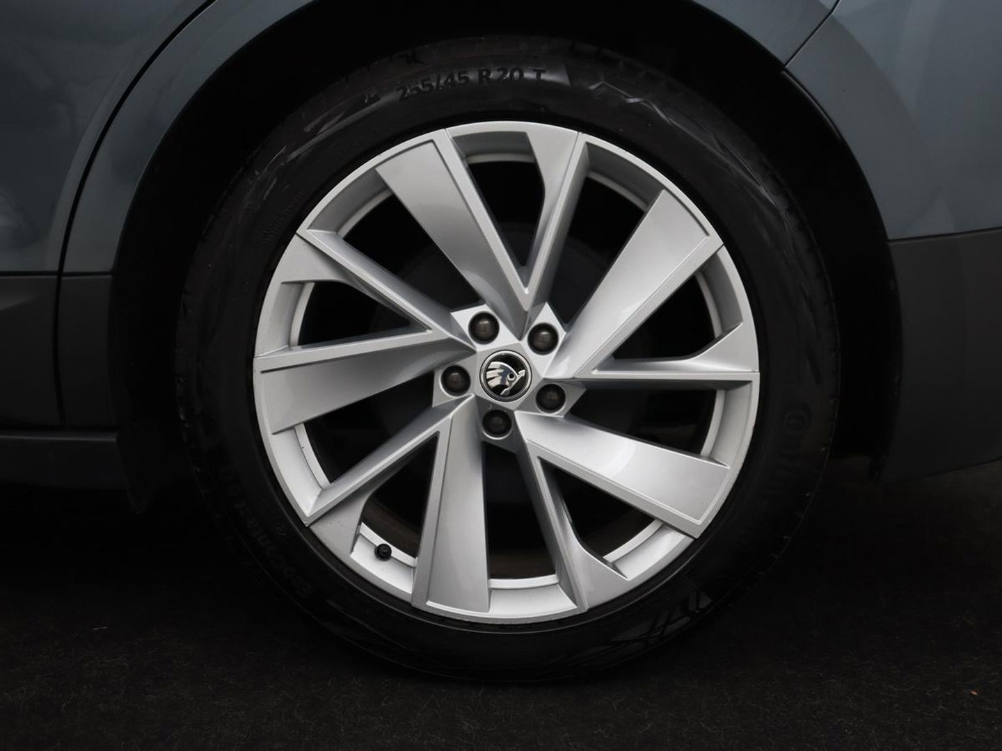 Škoda Enyaq iV 80 | Warmtepomp | Trekhaak | Matrix LED | Adaptive cruise | Keyless | Camera | Half leder | Stuurverwarming | Memory | Navigatie | Climate control | Dodehoek detectie | Getint glas