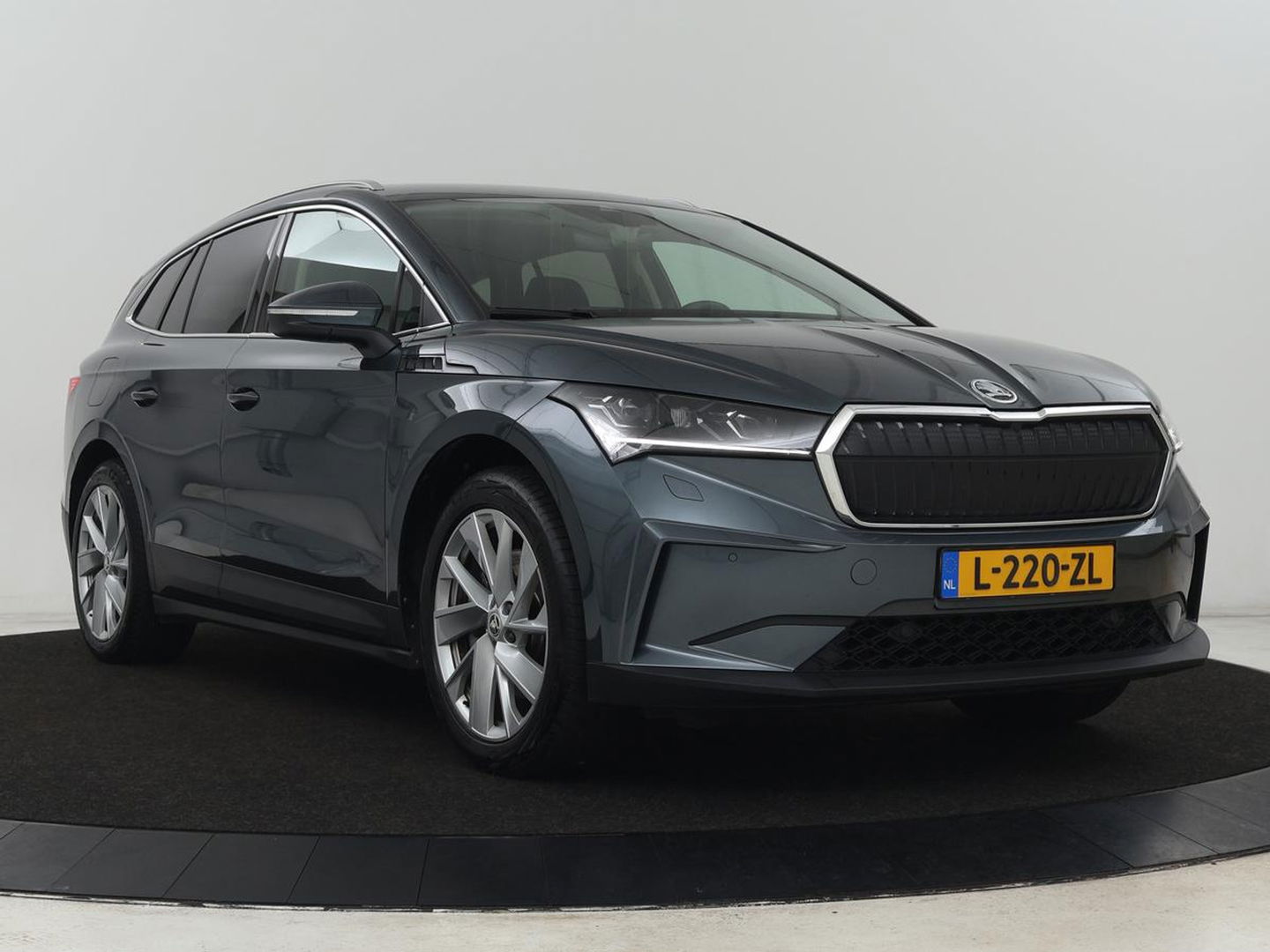 Škoda Enyaq iV 80 | Warmtepomp | Trekhaak | Matrix LED | Adaptive cruise | Keyless | Camera | Half leder | Stuurverwarming | Memory | Navigatie | Climate control | Dodehoek detectie | Getint glas
