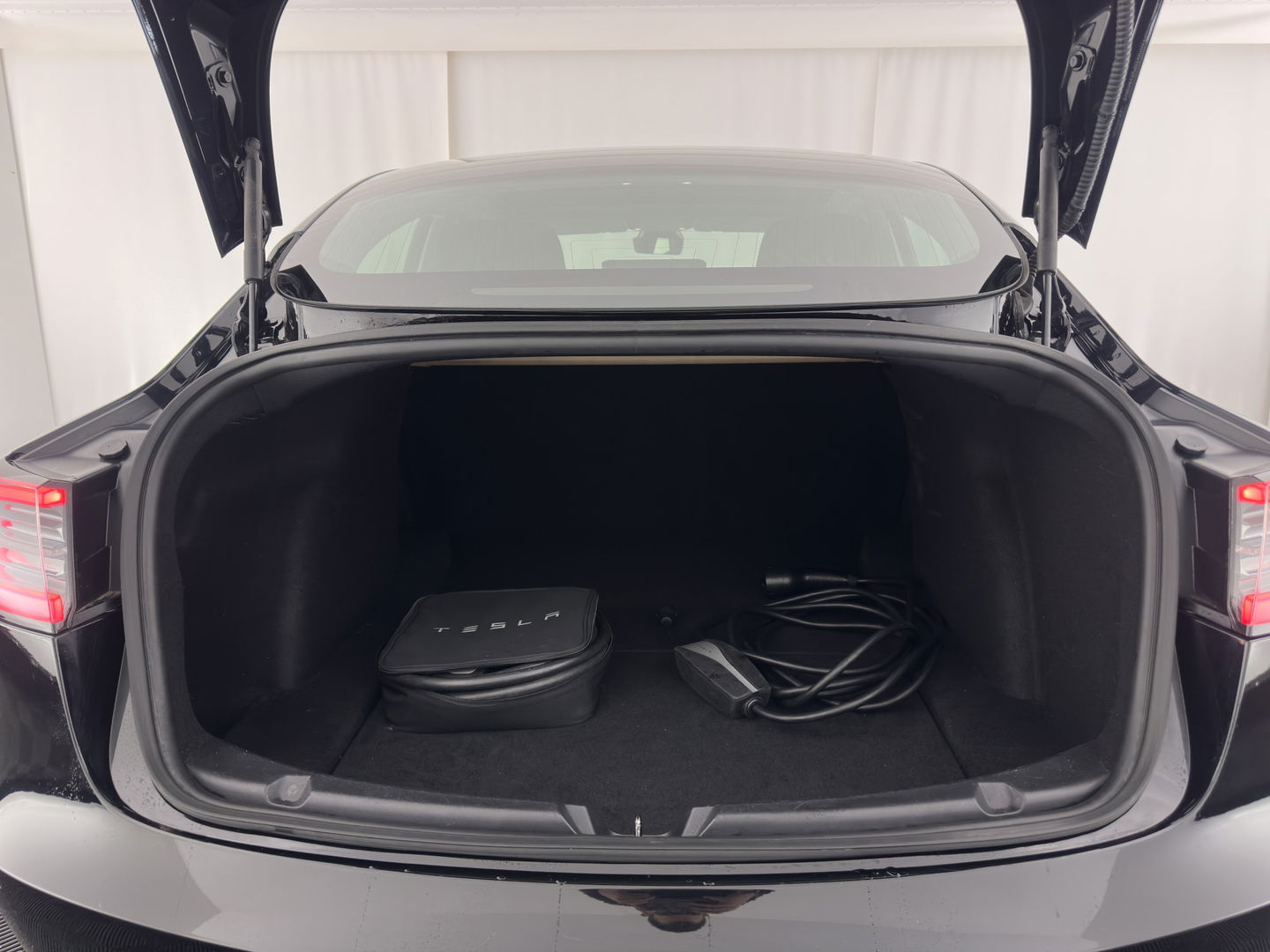 Tesla Model 3 Standard RWD Plus 60 kWh [ 3-Fase ] {SOH-86%} (INCL-BTW) Aut. *PANO | AUTO-PILOT | LEATHER | KEYLESS | FULL-LED | MEMORY-PACK | SURROUND-VIEW | DAB | CARPLAY | DIGI-COCKPIT | LANE-ASSIST | COMFORT-SEATS | 18"ALU*