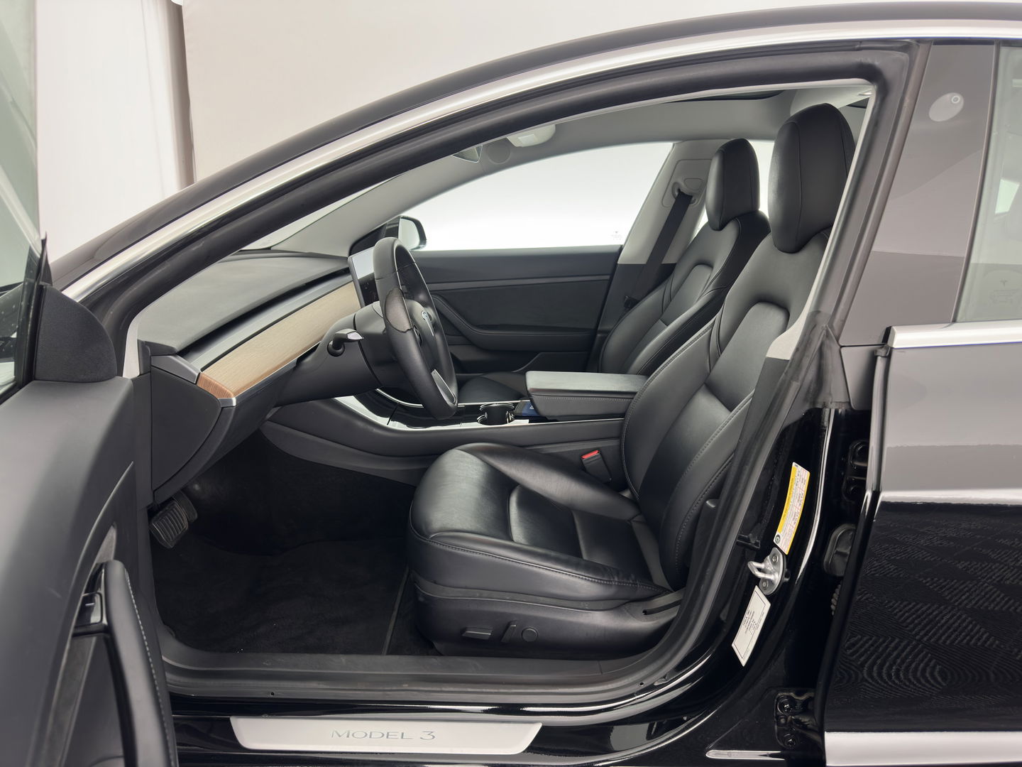 Tesla Model 3 Standard RWD Plus 60 kWh [ 3-Fase ] {SOH-86%} (INCL-BTW) Aut. *PANO | AUTO-PILOT | LEATHER | KEYLESS | FULL-LED | MEMORY-PACK | SURROUND-VIEW | DAB | CARPLAY | DIGI-COCKPIT | LANE-ASSIST | COMFORT-SEATS | 18"ALU*