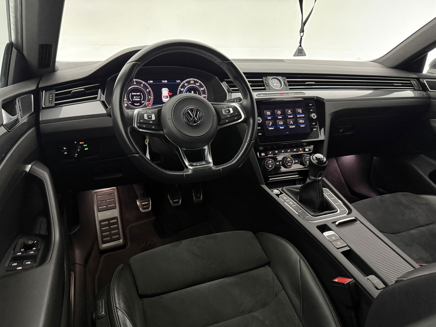 Volkswagen Arteon 1.5 TSI R-Line | Virtual | Adap. Cruise | Carplay | Stoelverw. | Keyless | Navi | Parkeersens.