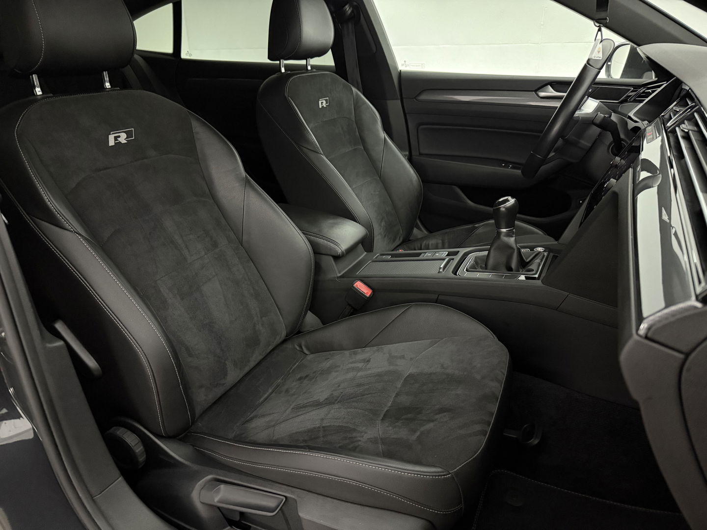 Volkswagen Arteon 1.5 TSI R-Line | Virtual | Adap. Cruise | Carplay | Stoelverw. | Keyless | Navi | Parkeersens.