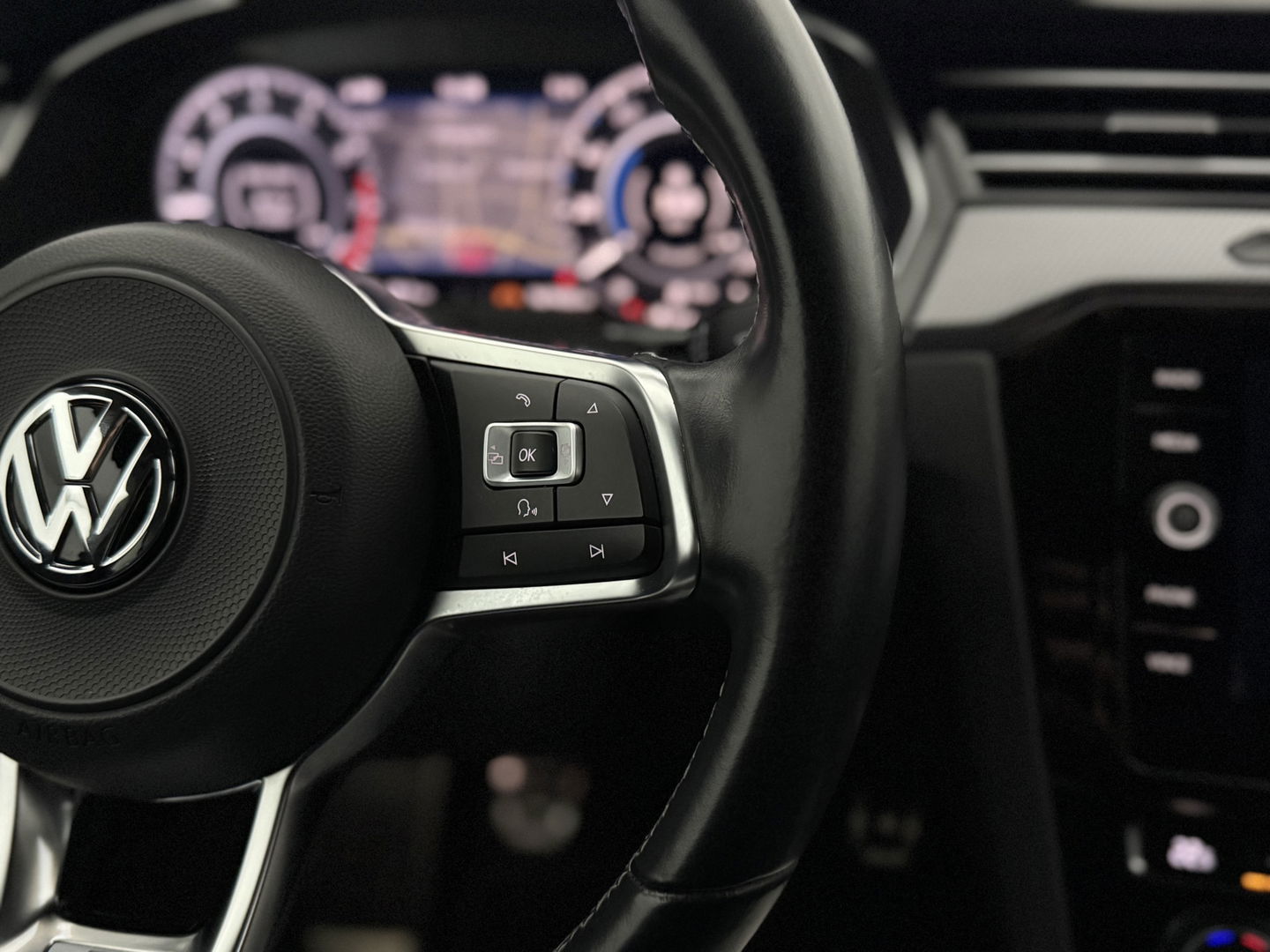 Volkswagen Arteon 1.5 TSI R-Line | Virtual | Adap. Cruise | Carplay | Stoelverw. | Keyless | Navi | Parkeersens.