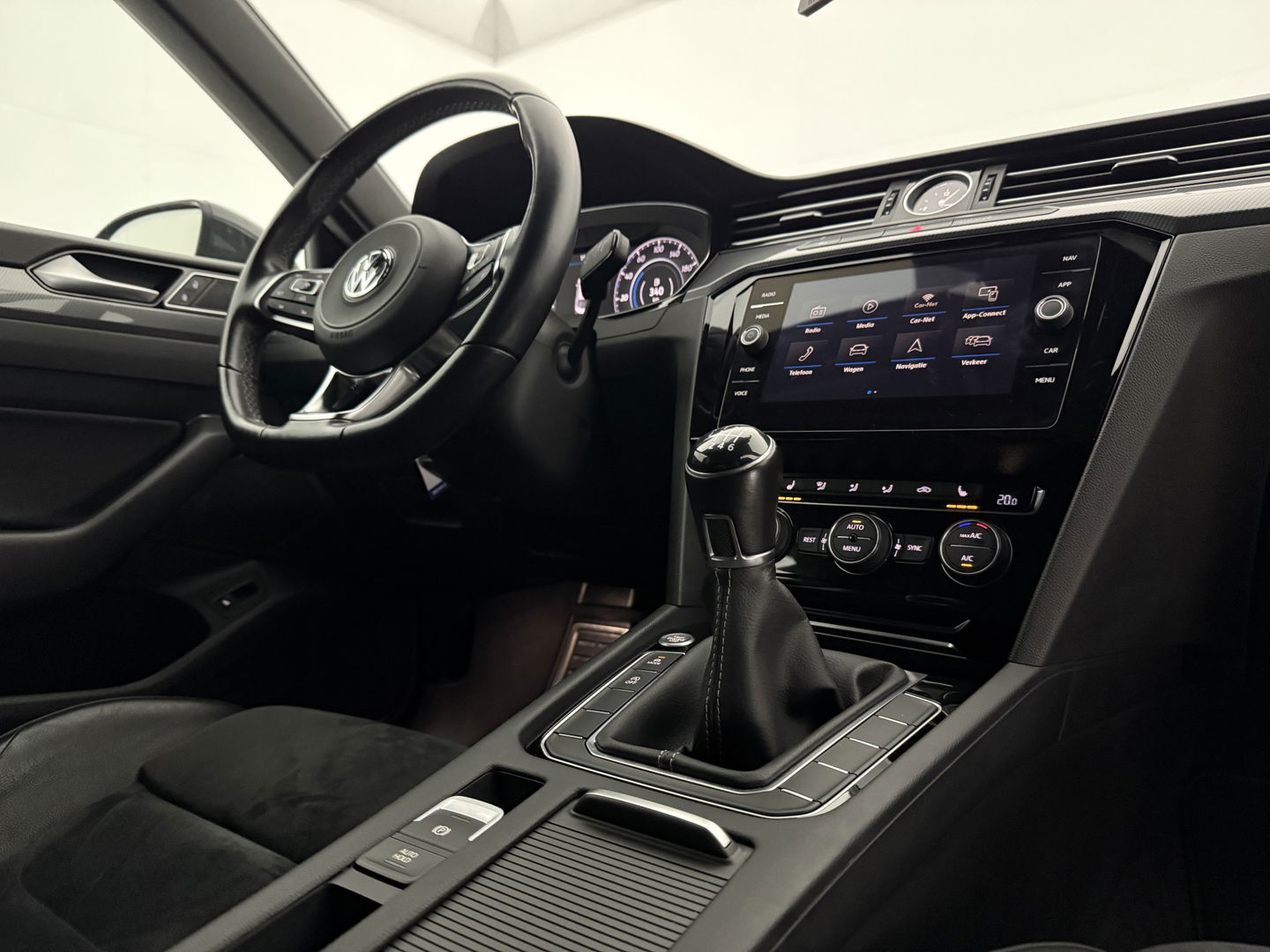 Volkswagen Arteon 1.5 TSI R-Line | Virtual | Adap. Cruise | Carplay | Stoelverw. | Keyless | Navi | Parkeersens.